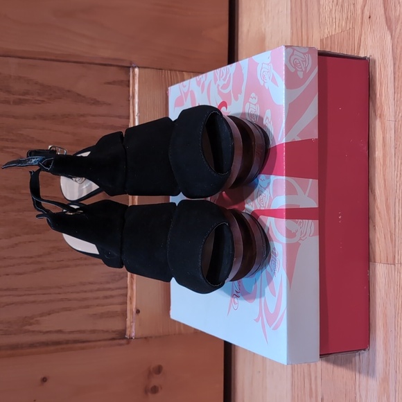 Wild Rose "Darie" Platform Sandals - Picture 3 of 7